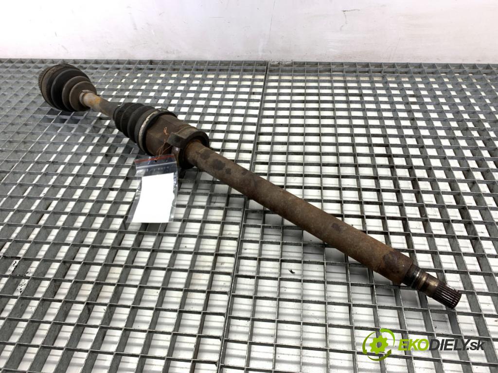 VOLVO V70 II Kombi 2000 184 kW 2.3 T5 2319 poloos levý přední část