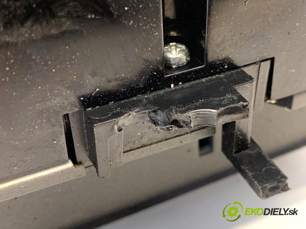 VOLVO V70 II Kombi 2000 184 kW 2.3 T5 2319 Panel ovládania kúrenia 9452368 (Prepínacie páčky pod volantom)