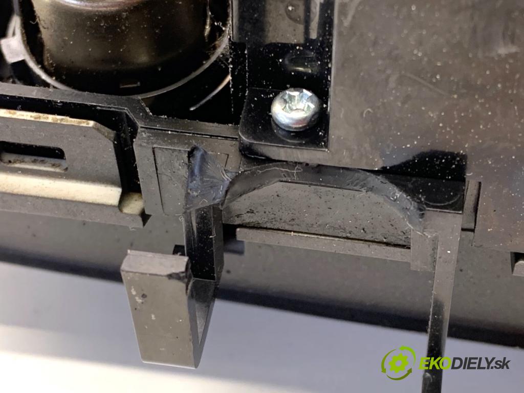 VOLVO V70 II Kombi 2000 184 kW 2.3 T5 2319 Panel ovládania kúrenia 9452368 (Prepínacie páčky pod volantom)