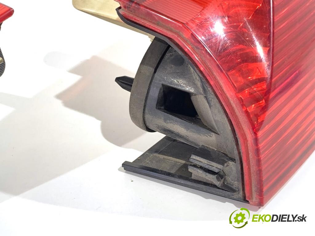 VOLVO V70 II Kombi 2000 184 kW 2.3 T5 2319 Svetlo pravy zad 9154494 9154498