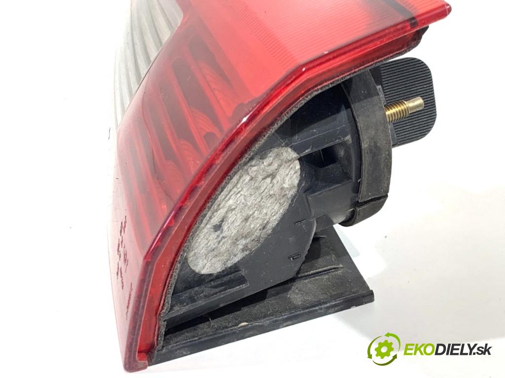 VOLVO V70 II Kombi 2000 184 kW 2.3 T5 2319 Svetlo pravy zad 9154494 9154498