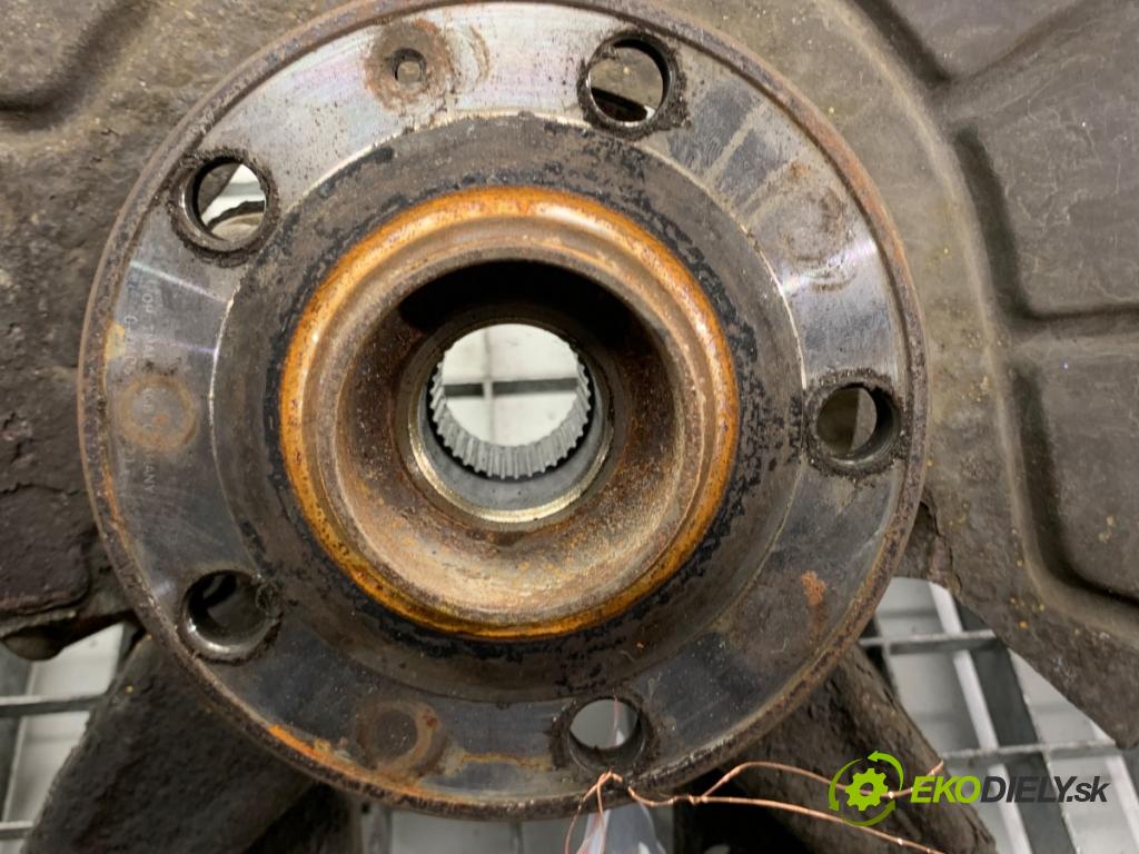 VW GOLF V liftback 2004 55 kW 1.4 16V 1390 náboj pravy predný