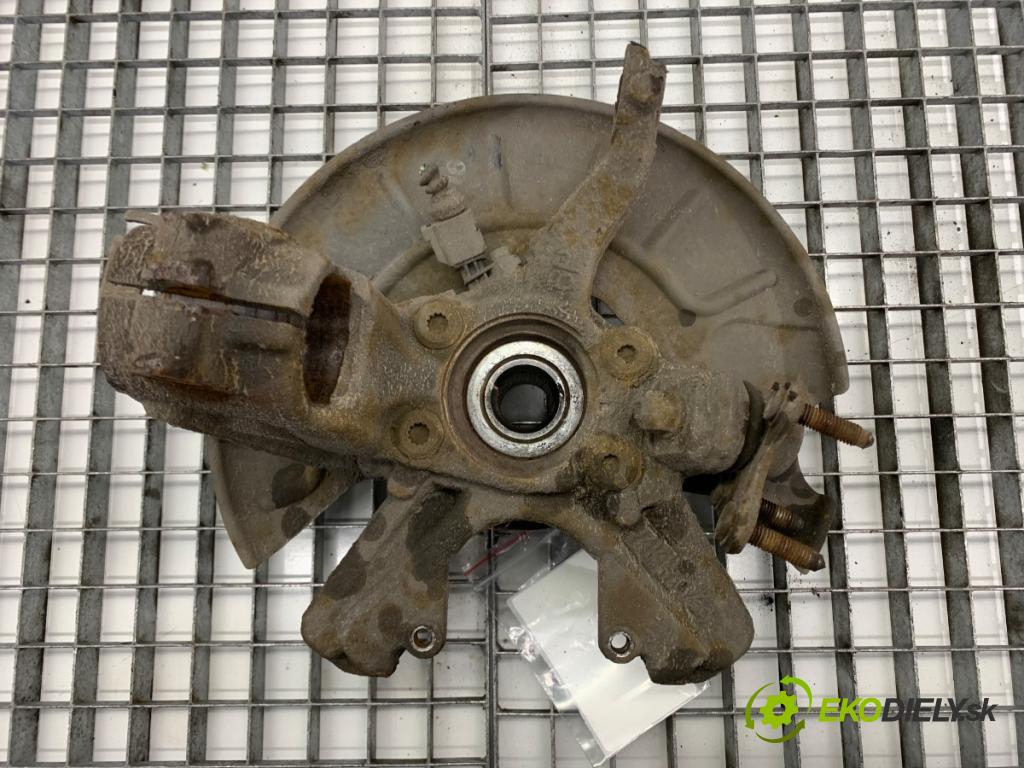 VW GOLF V liftback 2004 55 kW 1.4 16V 1390 náboj pravy predný