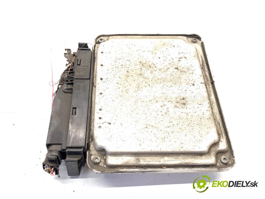 VW GOLF V liftback 2004 55 kW 1.4 16V 1390 řídící jednotka motora 036906032AG (Řídicí jednotka)