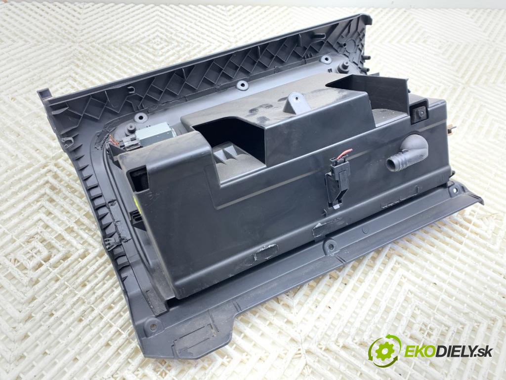 VW GOLF V liftback 2004 55 kW 1.4 16V 1390 Priehradka, kastlík spolujazdca 1K1857290 (Priehradka (kastlík))