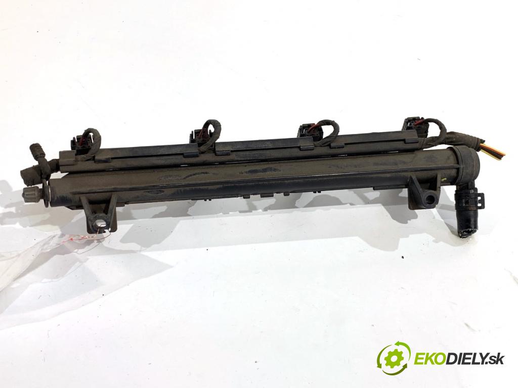 VW GOLF V liftback 2004 55 kW 1.4 16V 1390 Lišta vstrekovacia 036971824A (Vstrekovacia lišta)