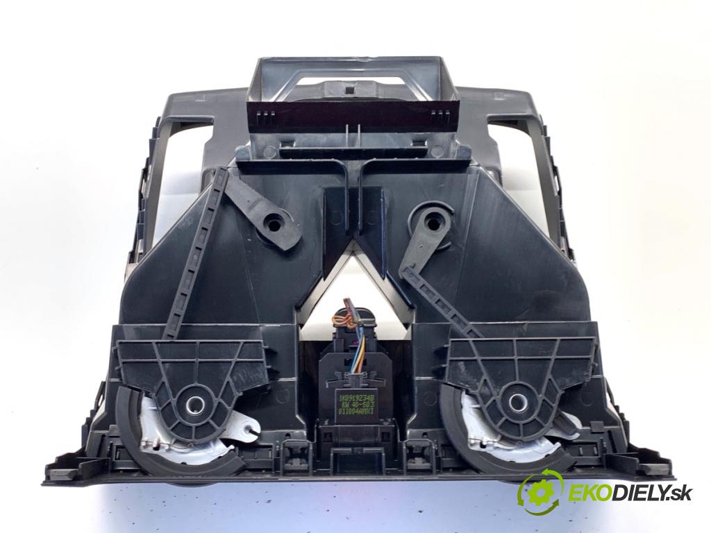 VW GOLF V liftback 2004 55 kW 1.4 16V 1390 mří topení přední část 1K0819735