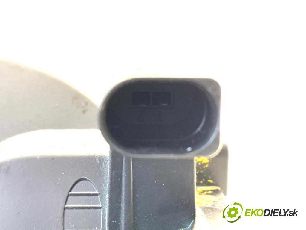 VW GOLF V liftback 2004 55 kW 1.4 16V 1390 klika dveří zadní část 036903024J