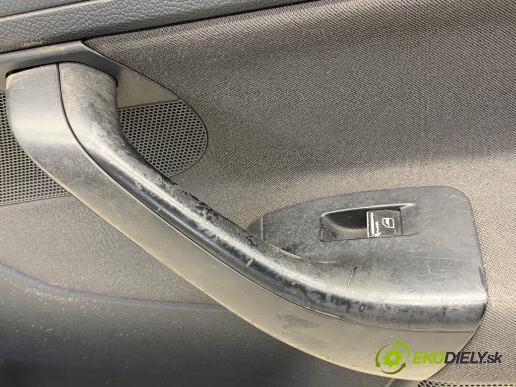 VW GOLF V liftback 2004 55 kW 1.4 16V 1390 čalúnenie Dvere pravy predný