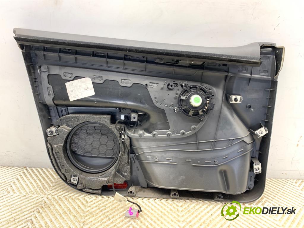 VW GOLF V liftback 2004 55 kW 1.4 16V 1390 čalúnenie Dvere pravy predný