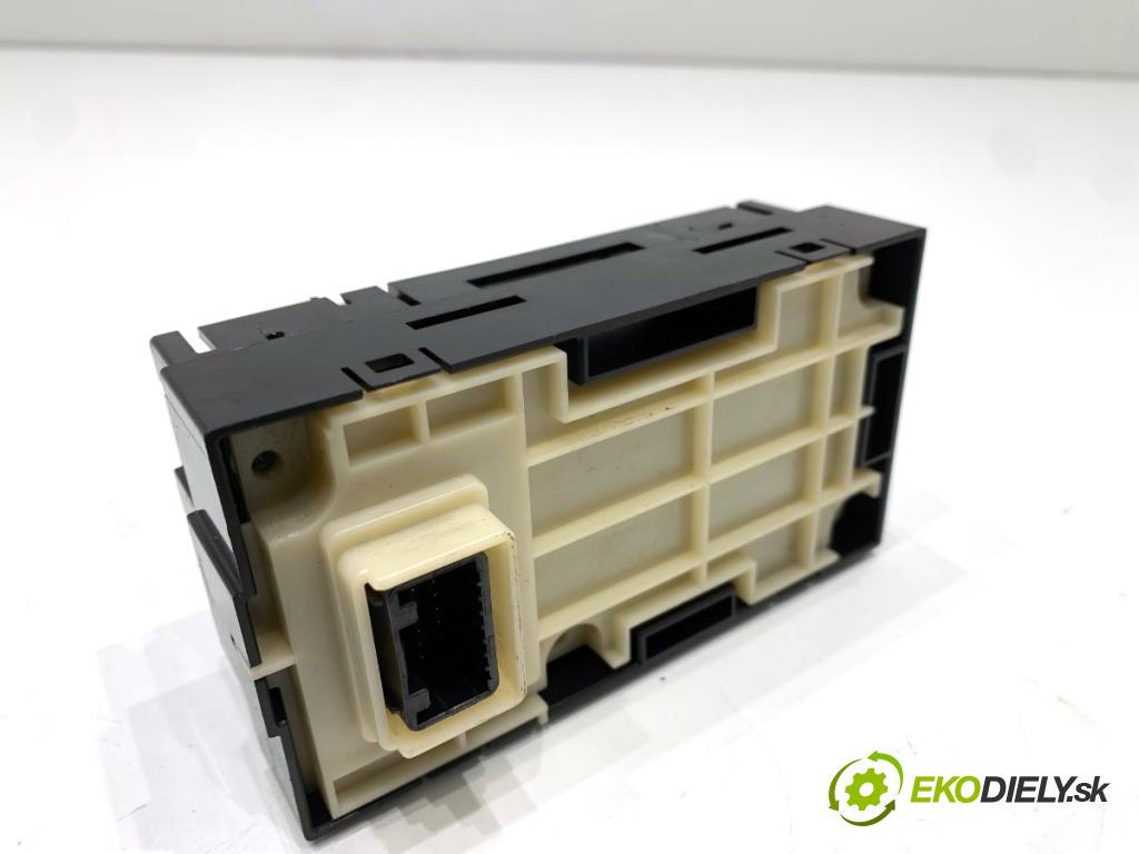 LEXUS IS sedan 2015 180 kW 200t (ASE30) 1998 Prepínač REŽIM: JAZDY 75F941