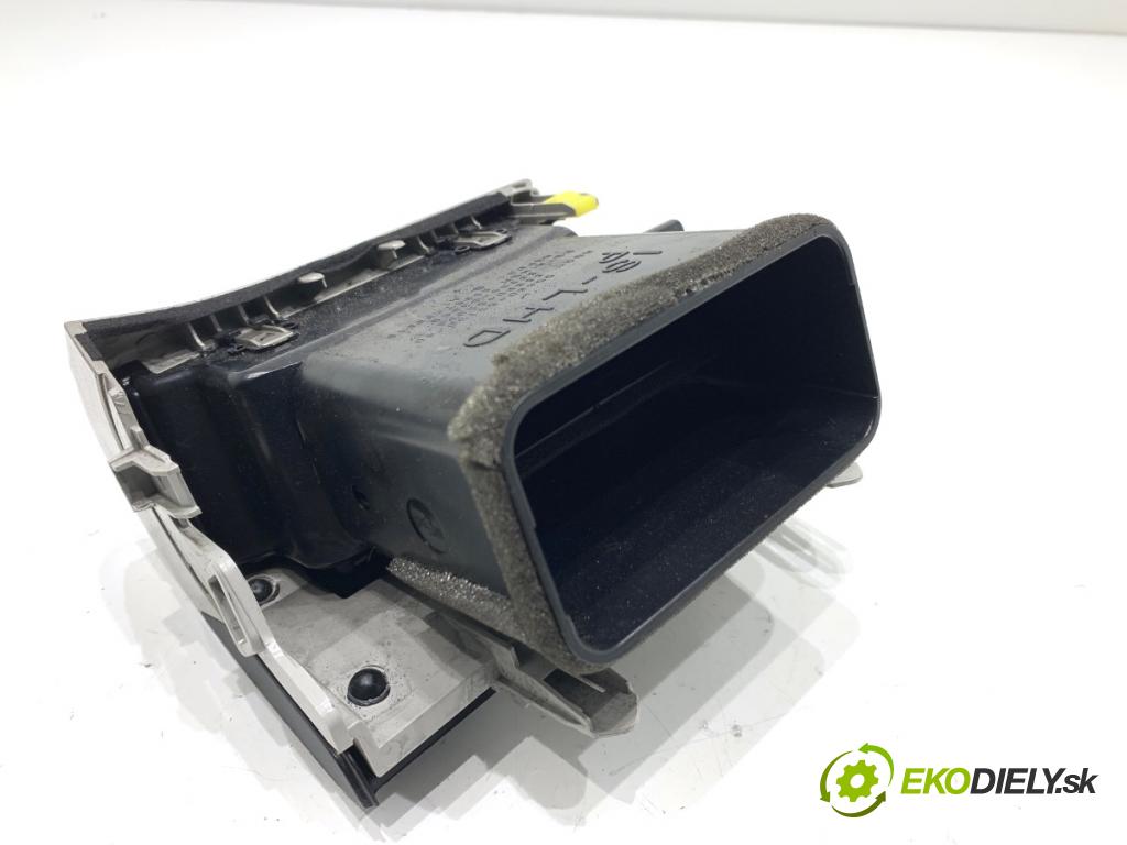 LEXUS IS sedan 2015 180 kW 200t (ASE30) 1998 Mriežky kúrenia pravy predný 55660-53130