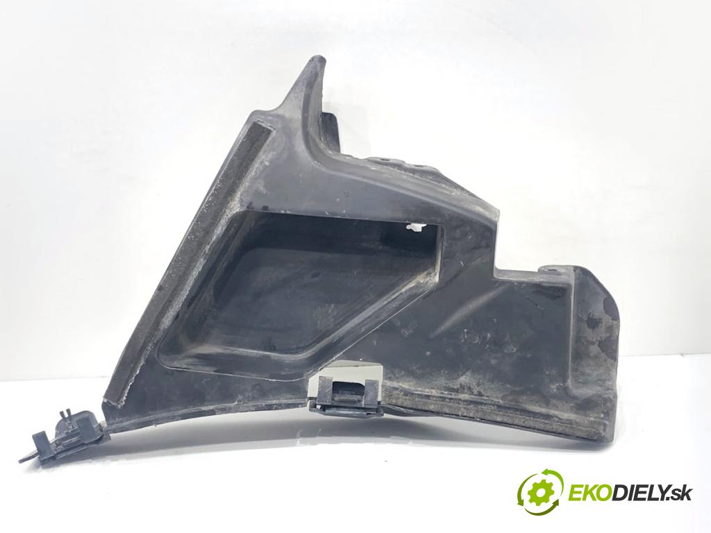 LEXUS IS sedan 2015 180 kW 200t (ASE30) 1998 úchyt nárazníka pravý přední část 52821-53040