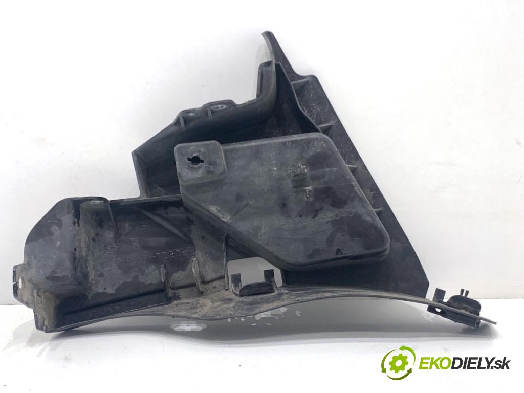 LEXUS IS sedan 2015 180 kW 200t (ASE30) 1998 úchyt nárazníka pravý přední část 52821-53040