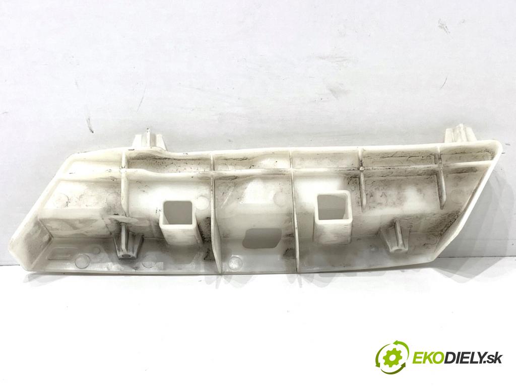 LEXUS IS sedan 2015 180 kW 200t (ASE30) 1998 Úchyt nárazníka pravy predný 52533-53010