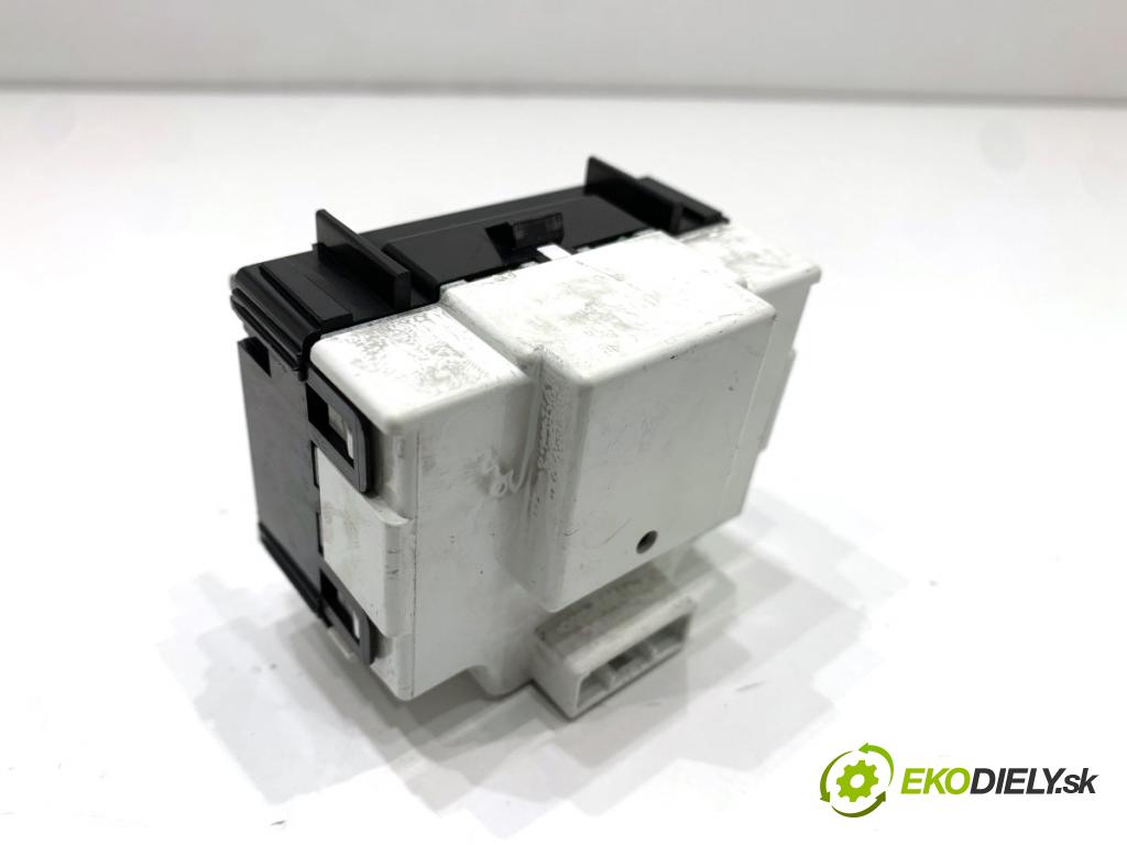 LEXUS IS sedan 2015 180 kW 200t (ASE30) 1998 displej 83910-53132 (Přístrojová deska)