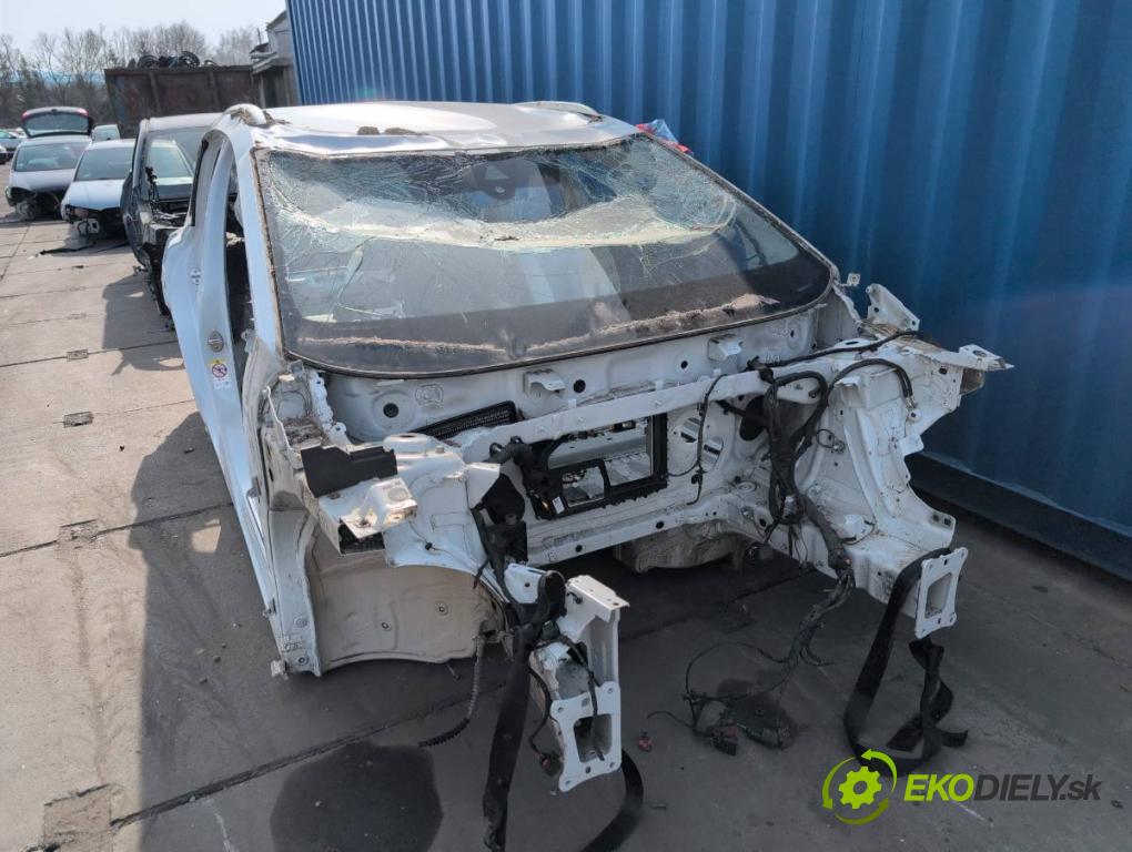 AUDI Q4 SUV 2023 150 kW 40 e-tron  karoséria ČTVRŤÁK: Blatník prah strecha PODŁUŻNICA 