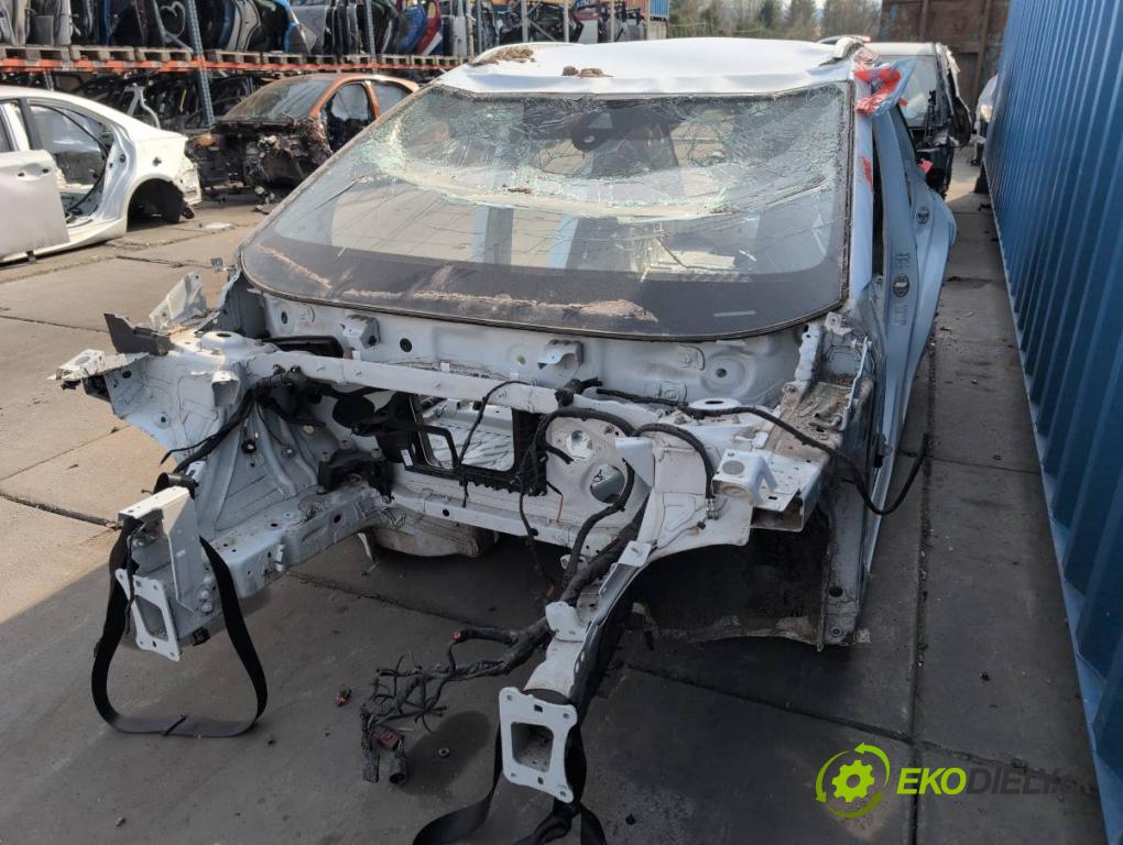 AUDI Q4 SUV 2023 150 kW 40 e-tron karoséria ČTVRŤÁK: Blatník prah strecha PODŁUŻNICA