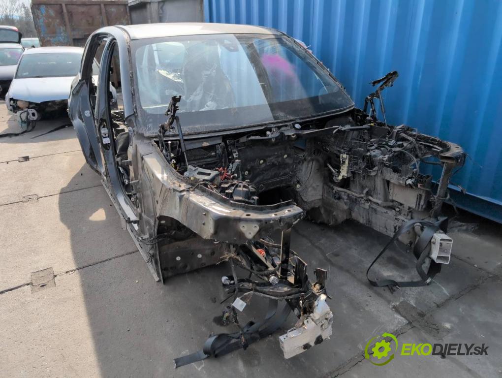 BMW G05 SUV 2020 195 kW xDrive 30 d 2993 karoséria ČTVRŤÁK: Blatník prah strecha PODŁUŻNICA 