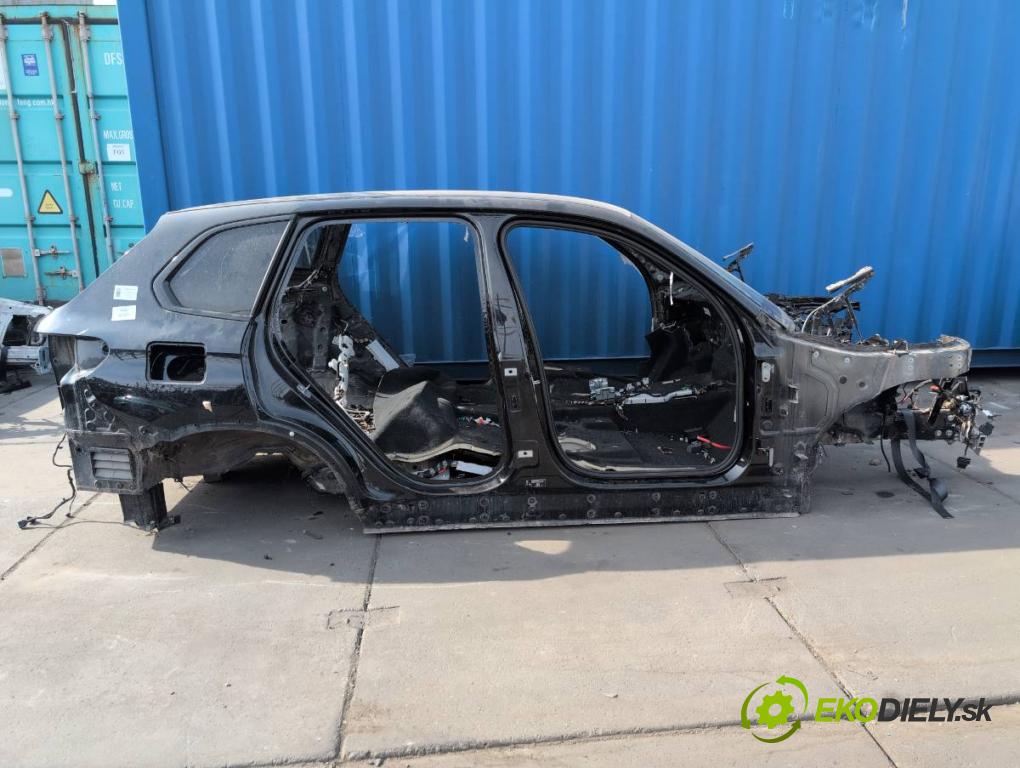 BMW G05 SUV 2020 195 kW xDrive 30 d 2993 KAROSERIA ČTVRŤÁK blatník práh střecha PODŁUŻNICA