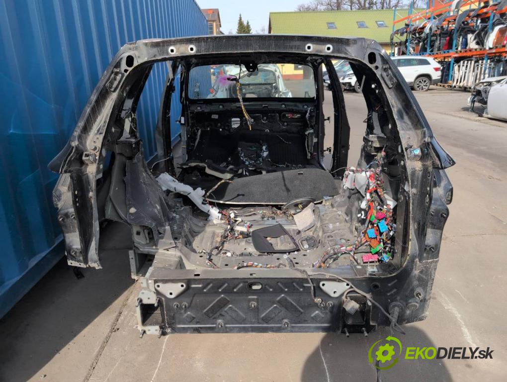 BMW G05 SUV 2020 195 kW xDrive 30 d 2993 KAROSERIA ČTVRŤÁK blatník práh střecha PODŁUŻNICA