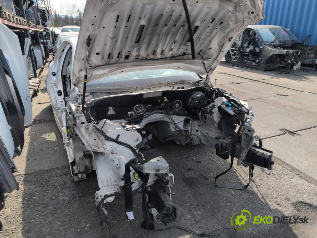 LEXUS IS sedan 2015 180 kW 200t (ASE30) 1998 karoséria ČTVRŤÁK: Blatník prah strecha PODŁUŻNICA