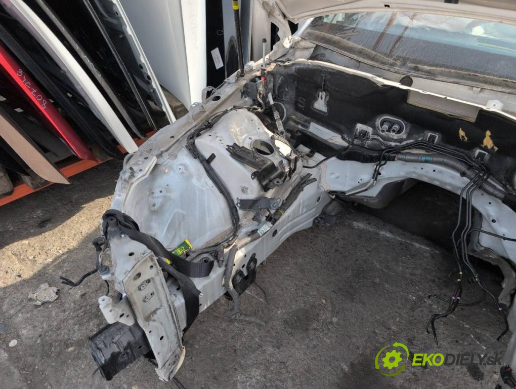 LEXUS IS sedan 2015 180 kW 200t (ASE30) 1998 karoséria ČTVRŤÁK: Blatník prah strecha PODŁUŻNICA