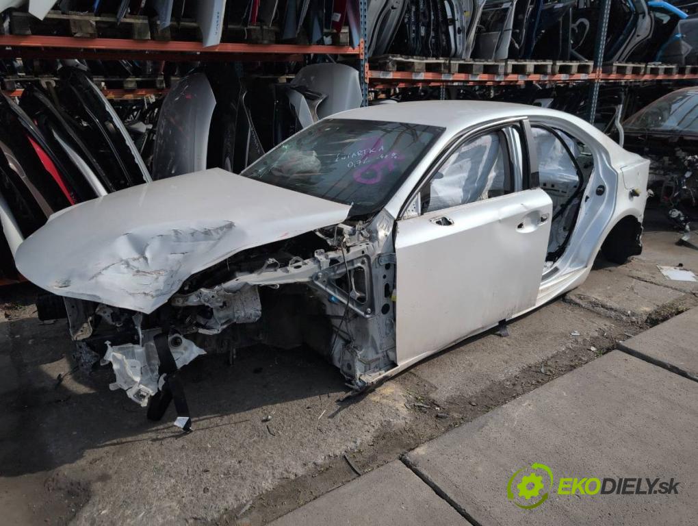 LEXUS IS sedan 2015 180 kW 200t (ASE30) 1998 karoséria ČTVRŤÁK: Blatník prah strecha PODŁUŻNICA