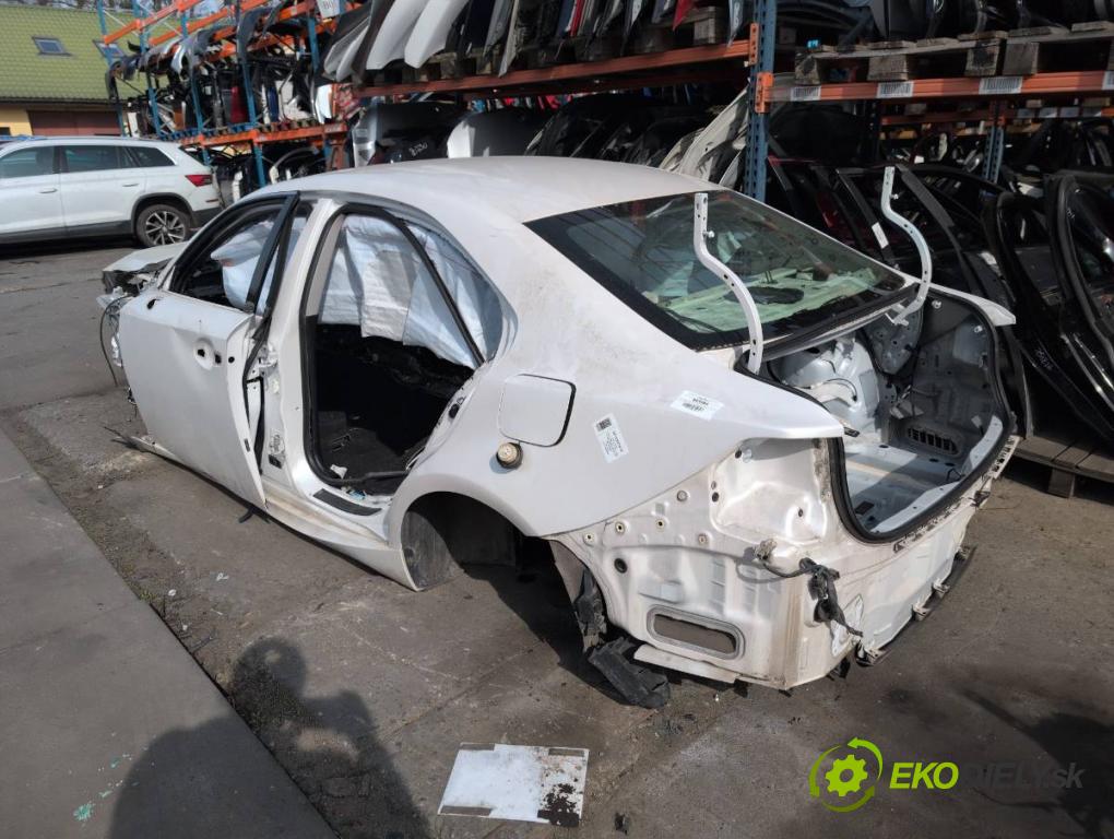 LEXUS IS sedan 2015 180 kW 200t (ASE30) 1998 karoséria ČTVRŤÁK: Blatník prah strecha PODŁUŻNICA