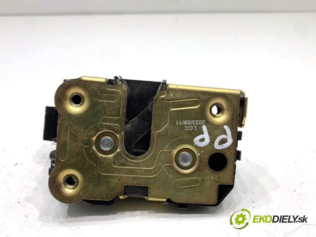 OPEL MOVANO A Autobus 2005 84 kW 2.5 DTI (JD) 2463 zámok Dvere pravy predný 