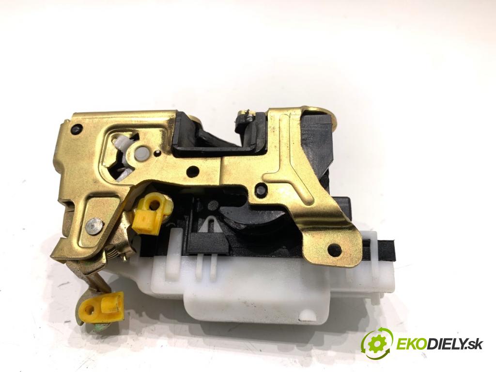 OPEL MOVANO A Autobus 2005 84 kW 2.5 DTI (JD) 2463 zámok Dvere pravy predný