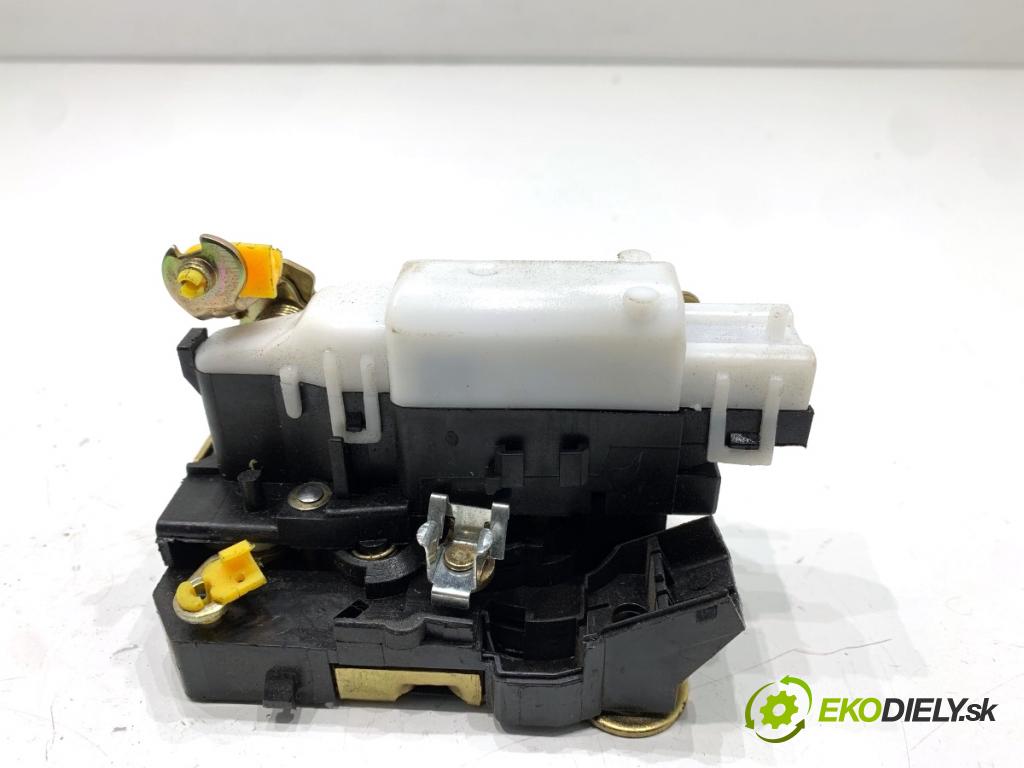 OPEL MOVANO A Autobus 2005 84 kW 2.5 DTI (JD) 2463 zámok Dvere pravy predný