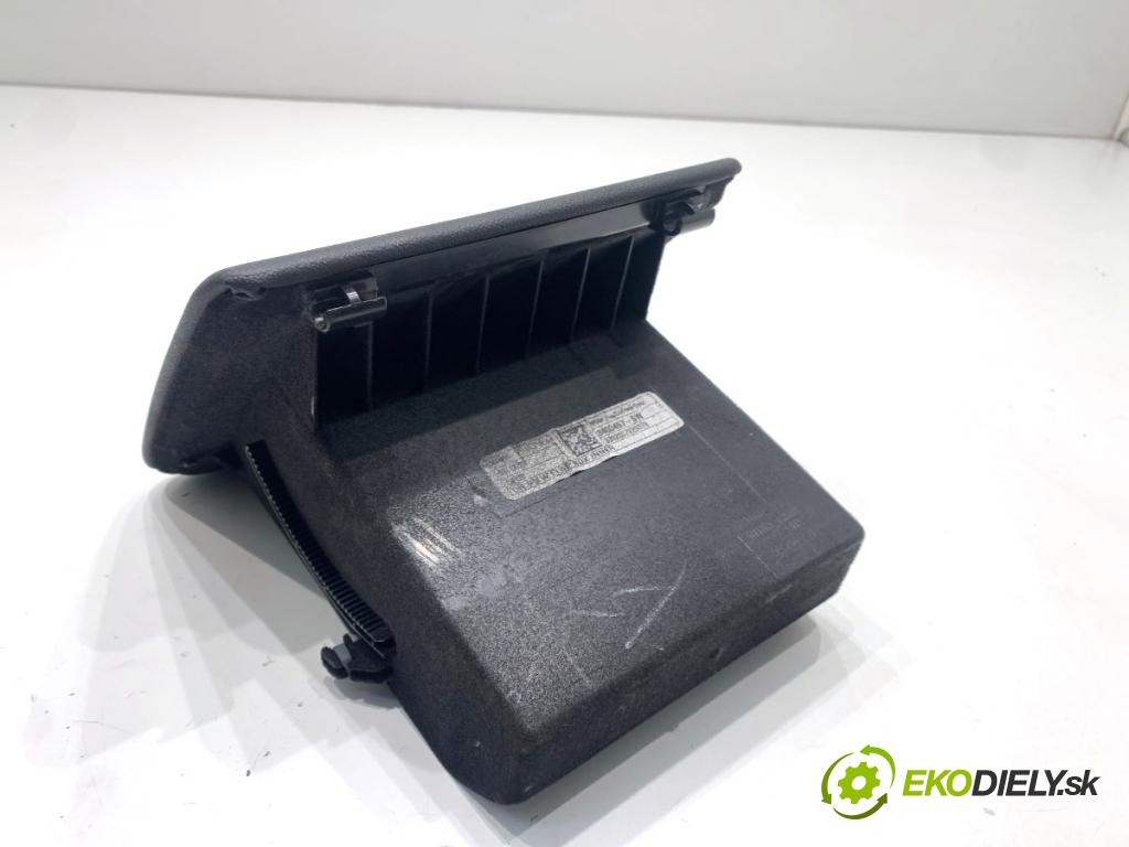 BMW G05 SUV 2020 195 kW xDrive 30 d 2993 Priehradka, kastlík volantu 9399351