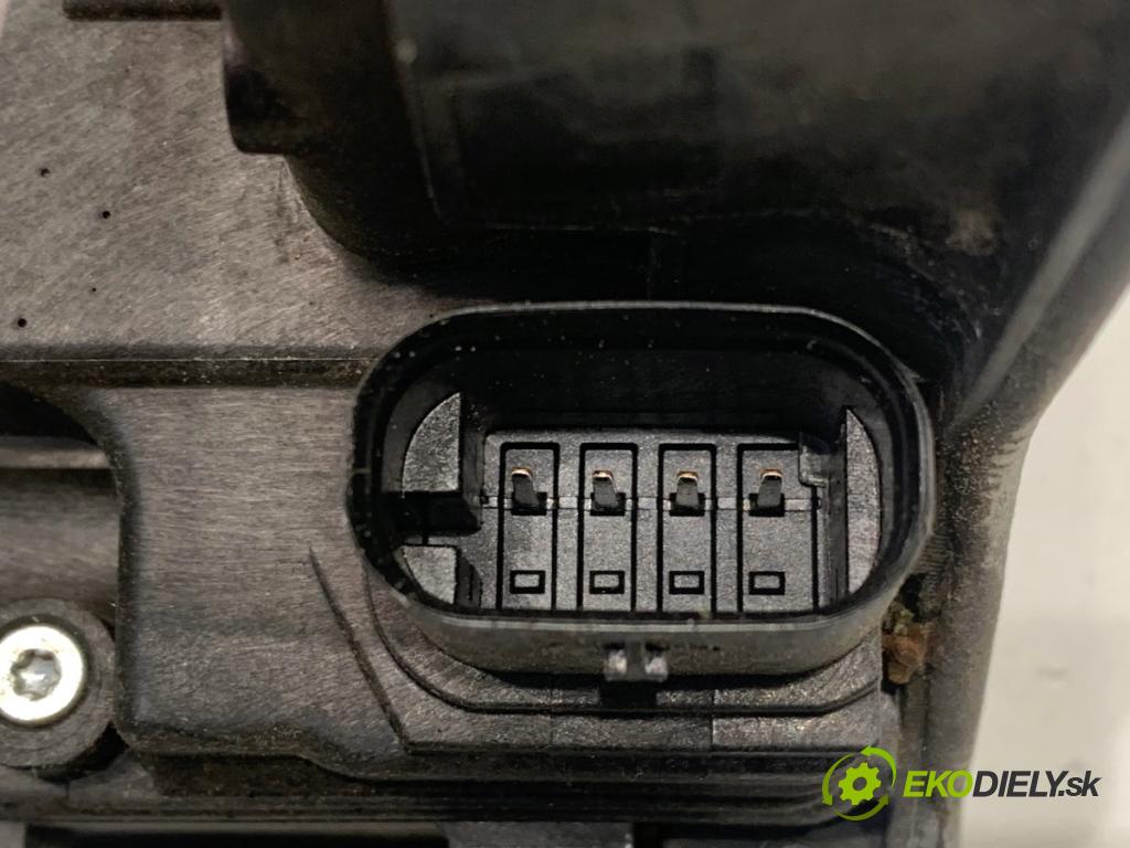 BMW G05 SUV 2020 195 kW xDrive 30 d 2993 zámok Dvere ľavy predný 9464887