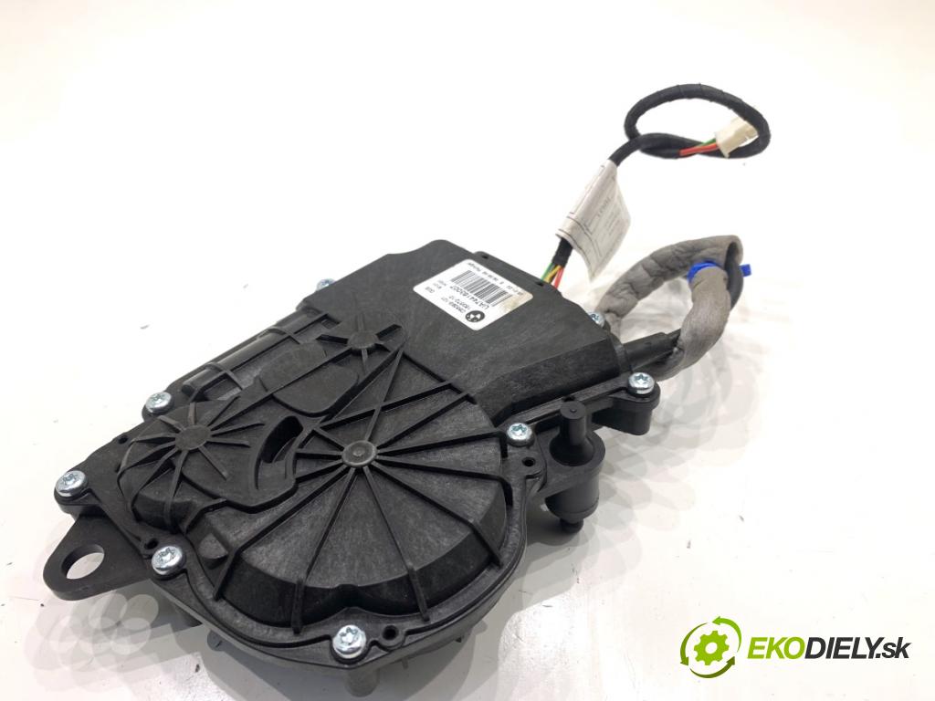 BMW G05 SUV 2020 195 kW xDrive 30 d 2993 VLAK: dveří zadní část 163672-10