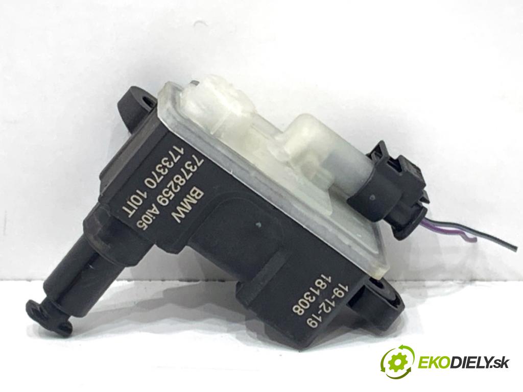 BMW G05 SUV 2020 195 kW xDrive 30 d 2993 teleskop dvířek nádrže paliva 7378259