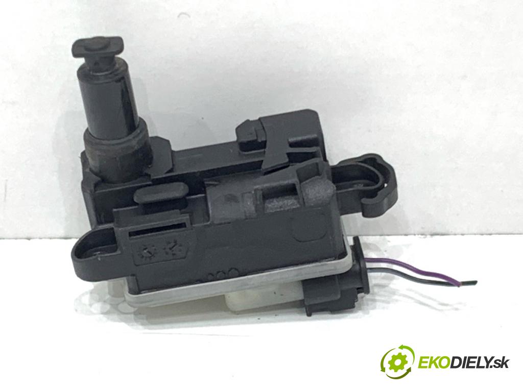 BMW G05 SUV 2020 195 kW xDrive 30 d 2993 teleskop dvířek nádrže paliva 7378259