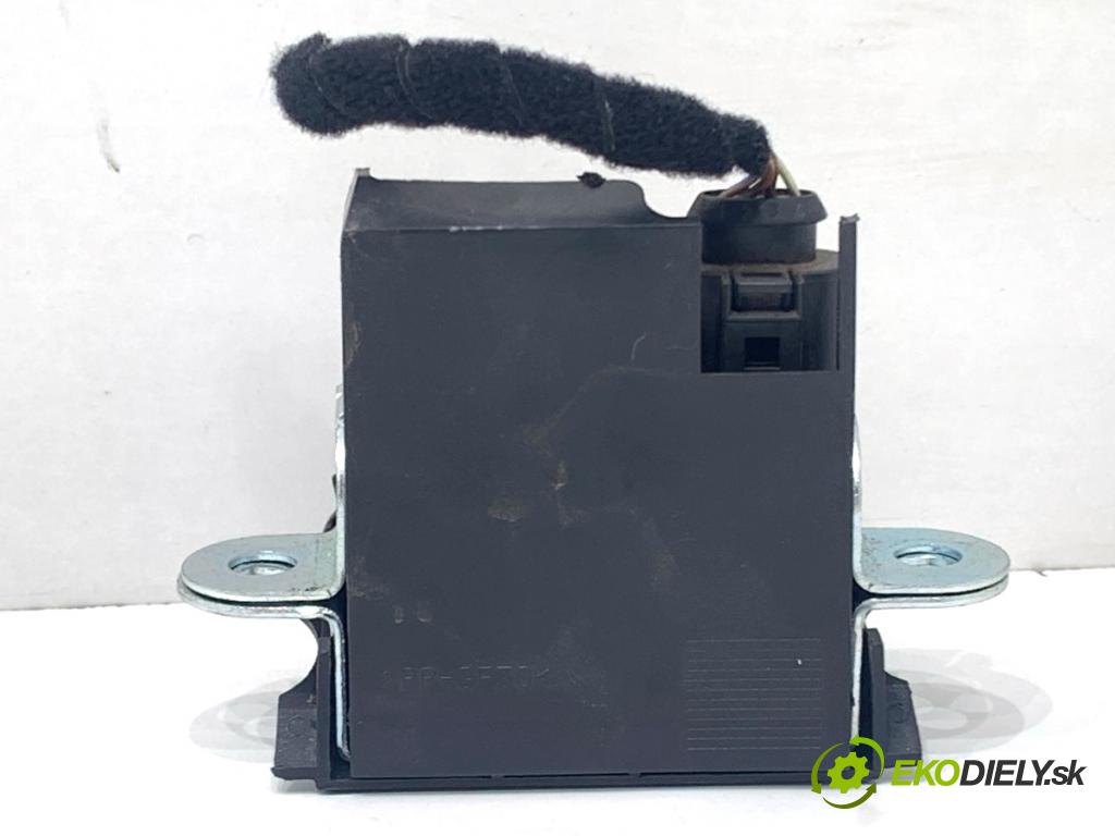 VW TOURAN nadwozie wielkoprzestrzenne (MPV) 2005 66 kW 1.9 TDI 1896 zámok dverí zad