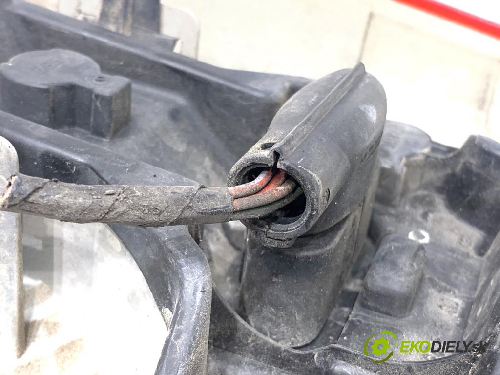 VW TOURAN nadwozie wielkoprzestrzenne (MPV) 2005 66 kW 1.9 TDI 1896 světlo pravý zadní část