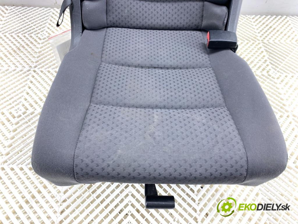 VW TOURAN nadwozie wielkoprzestrzenne (MPV) 2005 66 kW 1.9 TDI 1896 Sedadlo zad