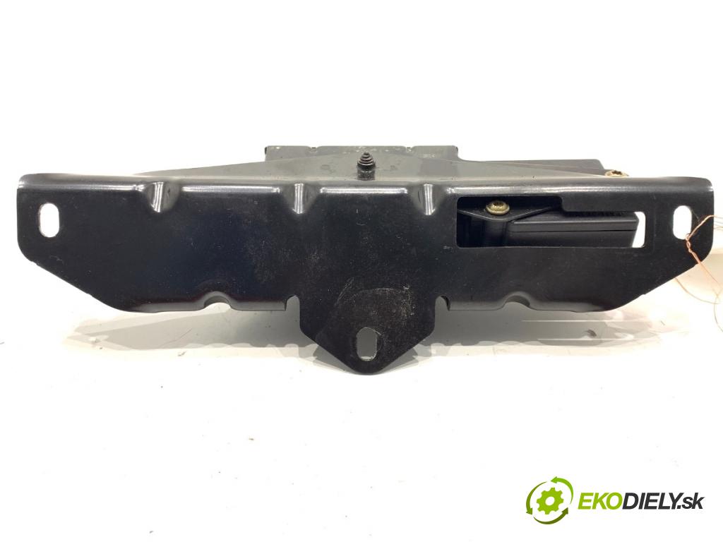 BMW E61 Kombi 2006 110 kW 520 d 1995 zámok dverí zad 7014870