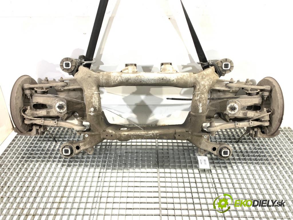 BMW E61 Kombi 2006 110 kW 520 d 1995 Výstuha zad 