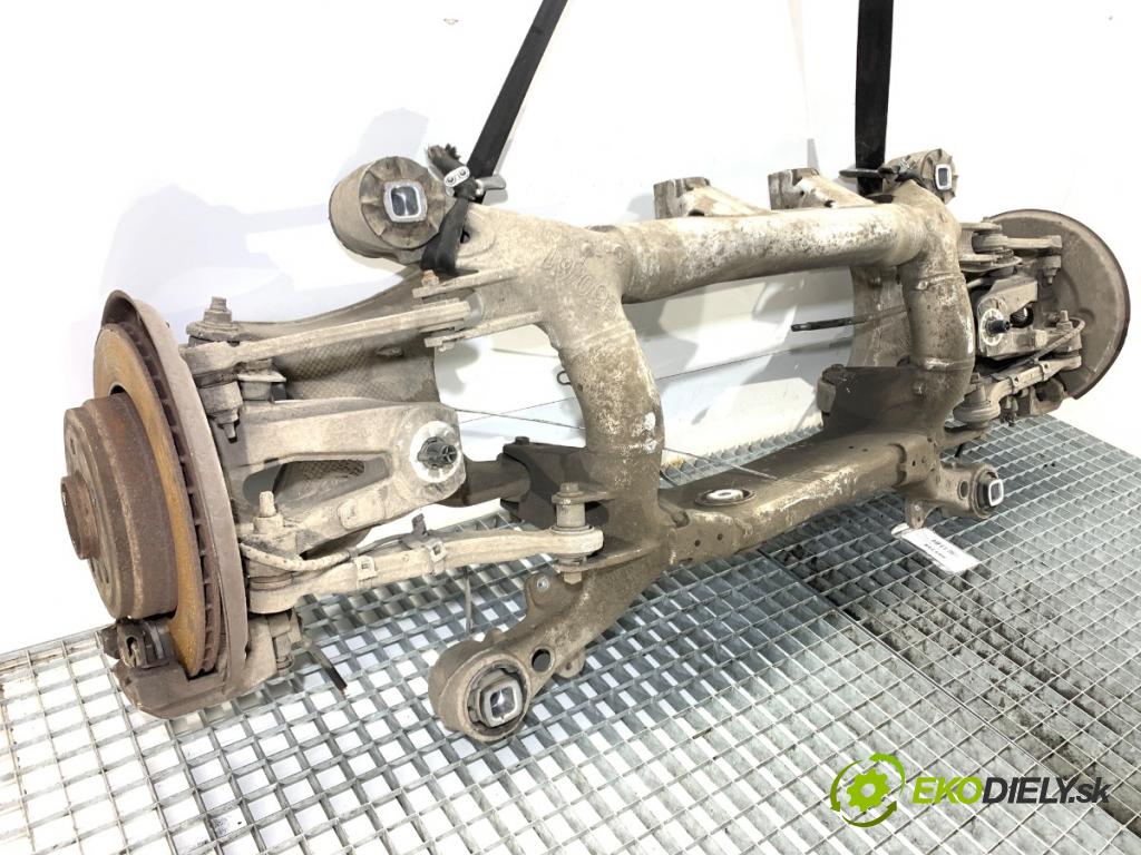 BMW E61 Kombi 2006 110 kW 520 d 1995 výztuha zadní část