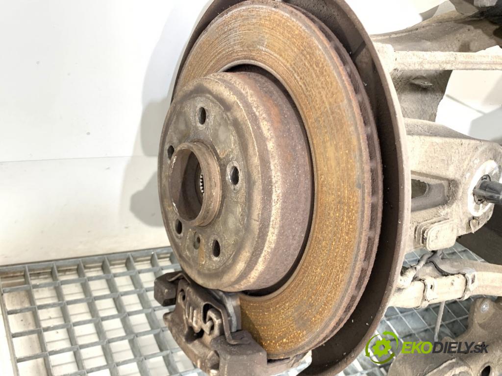 BMW E61 Kombi 2006 110 kW 520 d 1995 výztuha zadní část