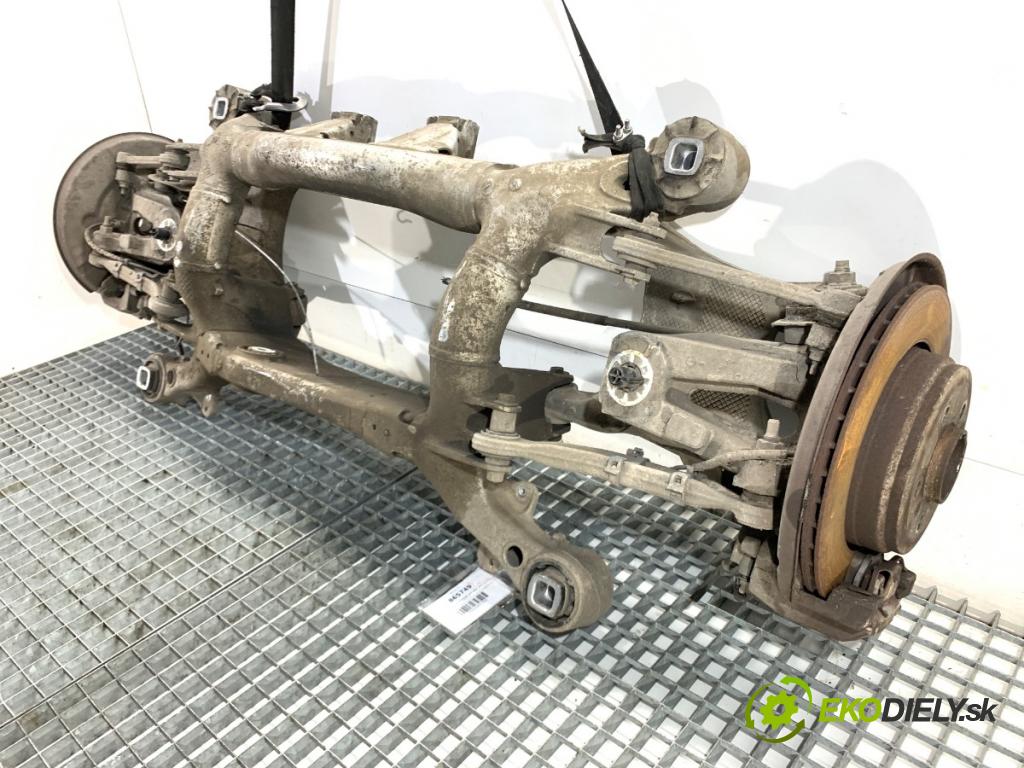 BMW E61 Kombi 2006 110 kW 520 d 1995 výztuha zadní část