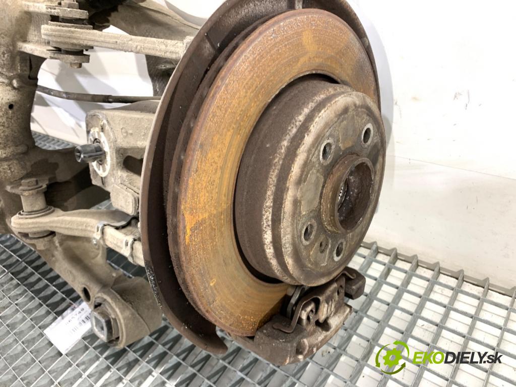 BMW E61 Kombi 2006 110 kW 520 d 1995 výztuha zadní část