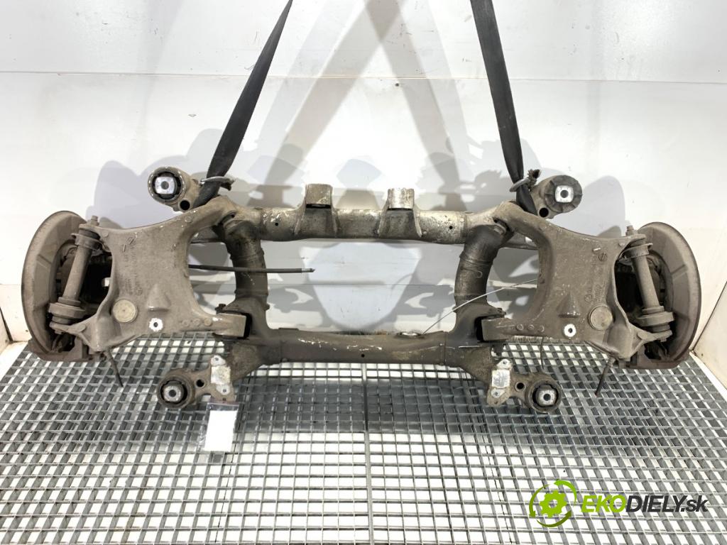 BMW E61 Kombi 2006 110 kW 520 d 1995 výztuha zadní část