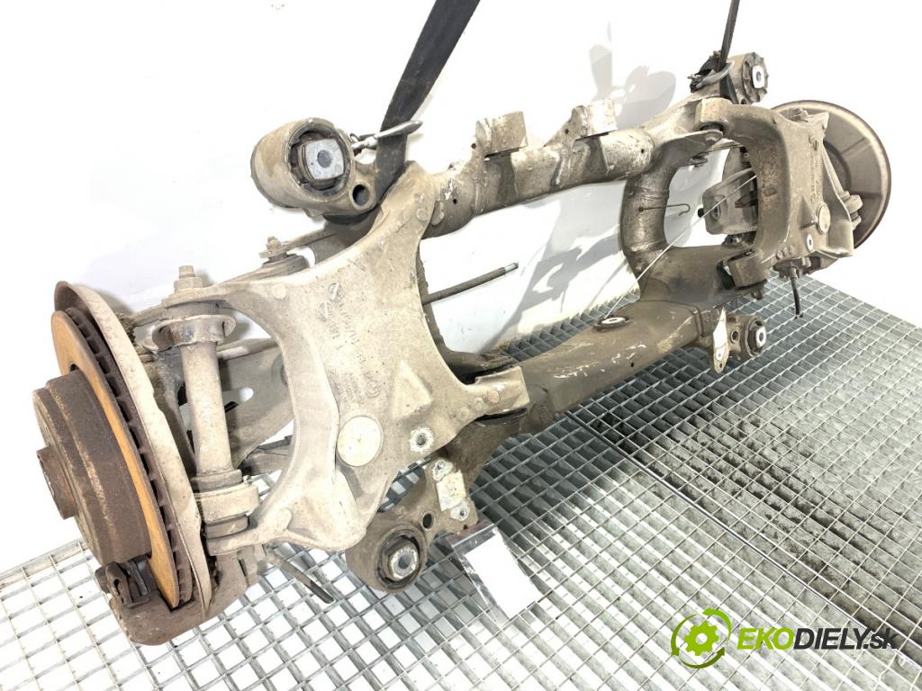 BMW E61 Kombi 2006 110 kW 520 d 1995 výztuha zadní část