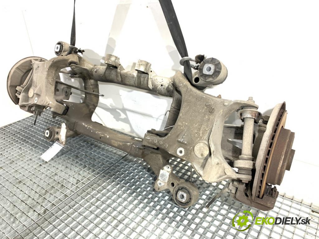 BMW E61 Kombi 2006 110 kW 520 d 1995 výztuha zadní část