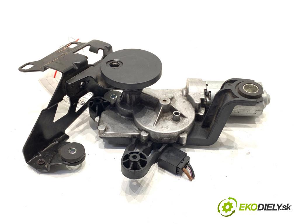 BMW E61 Kombi 2006 110 kW 520 d 1995 motor stěračů zadní část 4423669